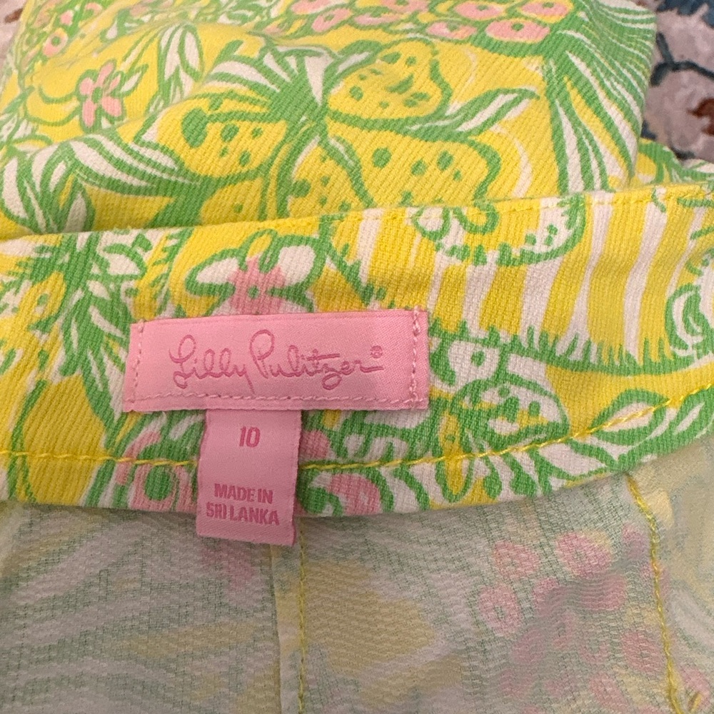 Lilly Pulitzer Yellow Floral Women's Shorts - Picture 4 of 4
